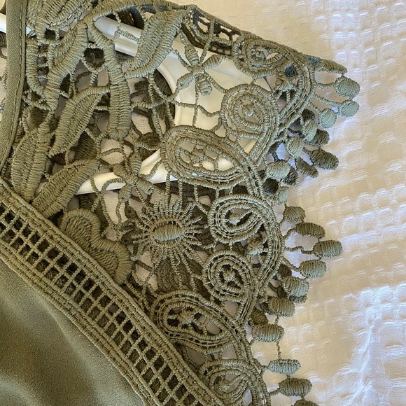 Flowy Army Green Tank - Picture 3 of 4